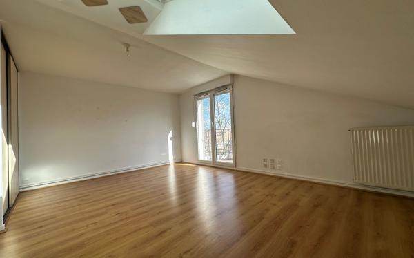 Appartement à vendre    2 pièces • 30,83 m2 Évry