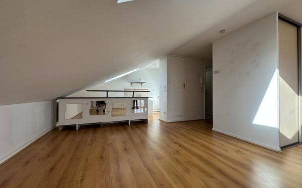 Appartement à vendre    2 pièces • 30,83 m2 Évry
