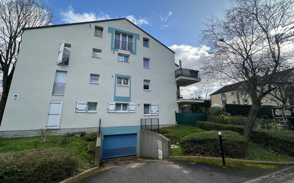 Appartement à vendre    2 pièces • 30,83 m2 Évry