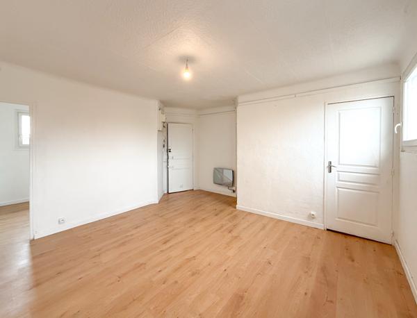 Marseille (13005) À Vendre – T2 entièrement rénové – 34,50 m² – Boulevard Chave (13005)