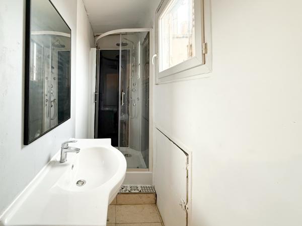 Marseille (13005) À Vendre – T2 entièrement rénové – 34,50 m² – Boulevard Chave (13005)