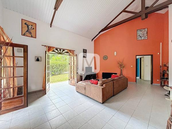 DPT GUYANE, à vendre MATOURY maison T4 de 114.08 m²  avec piscine + une maison T2 sur un terrain de 2500 m2
