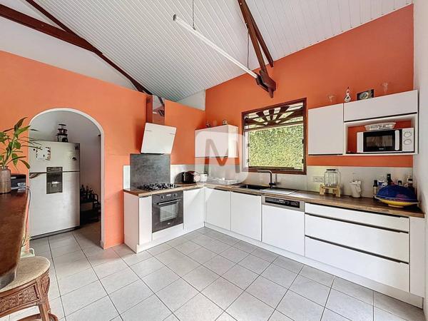 DPT GUYANE, à vendre MATOURY maison T4 de 114.08 m²  avec piscine + une maison T2 sur un terrain de 2500 m2