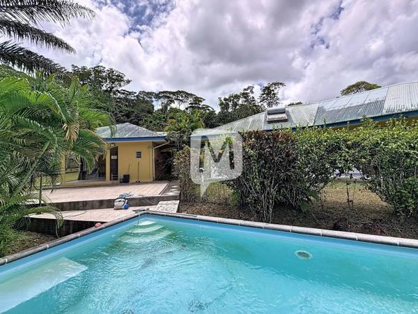DPT GUYANE, à vendre MATOURY maison T4 de 114.08 m²  avec piscine + une maison T2 sur un terrain de 2500 m2