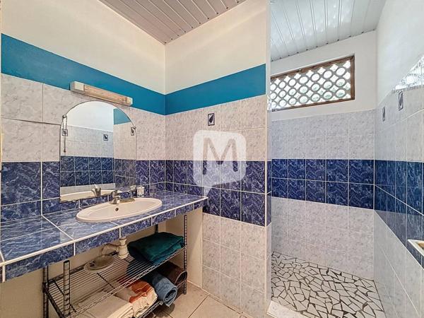 DPT GUYANE, à vendre MATOURY maison T4 de 114.08 m²  avec piscine + une maison T2 sur un terrain de 2500 m2