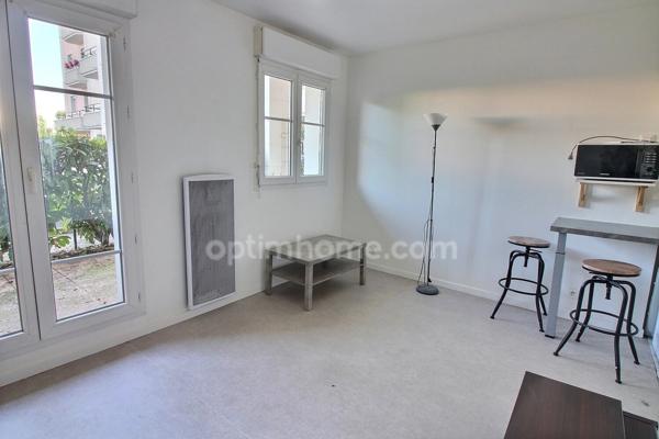 Appartement 1 pièce loué meublé avec terrasse à Carrières sous Poissy au prix de 599 euros C.C. par mois