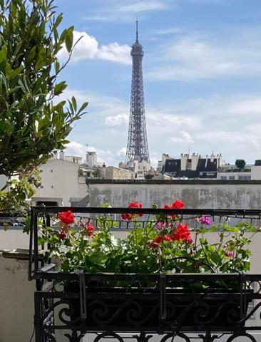 Paris 75116 Metro Pompe - Appartement 3P 65 m² 6eme et dernier étage avec terrasse de 14 m² plein sud vue Tour Eiffel €1 390 000 ** - Référence 25764