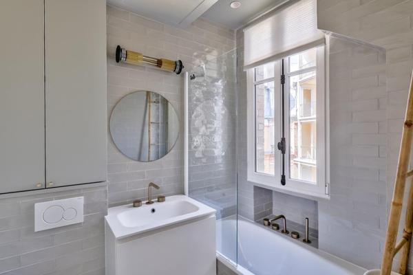 Paris 75116 Metro Pompe - Appartement 3P 65 m² 6eme et dernier étage avec terrasse de 14 m² plein sud vue Tour Eiffel €1 390 000 ** - Référence 25764