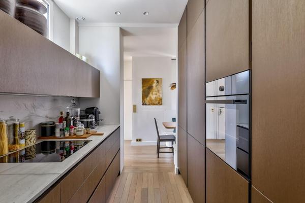 Paris 75116 Metro Pompe - Appartement 3P 65 m² 6eme et dernier étage avec terrasse de 14 m² plein sud vue Tour Eiffel €1 390 000 ** - Référence 25764