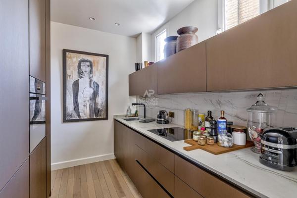 Paris 75116 Metro Pompe - Appartement 3P 65 m² 6eme et dernier étage avec terrasse de 14 m² plein sud vue Tour Eiffel €1 390 000 ** - Référence 25764