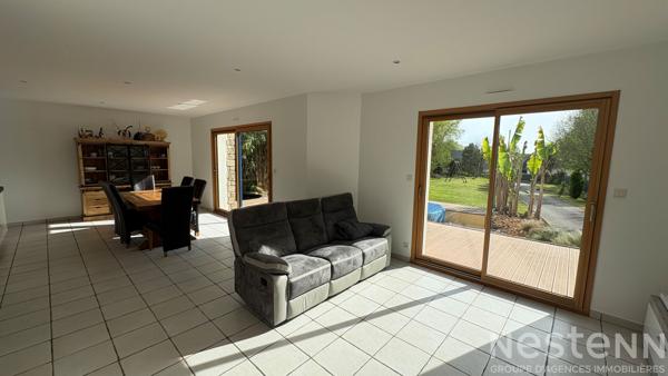 Maison familiale lumineuse exposée plein Sud avec 4 chambres et terrain constructible de 2 240 m²