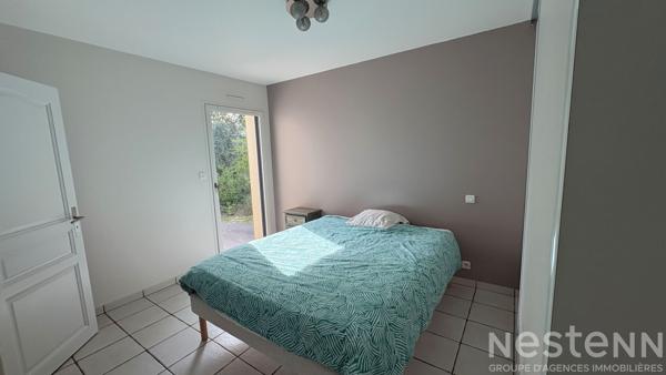 Maison familiale lumineuse exposée plein Sud avec 4 chambres et terrain constructible de 2 240 m²