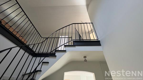 Maison familiale lumineuse exposée plein Sud avec 4 chambres et terrain constructible de 2 240 m²