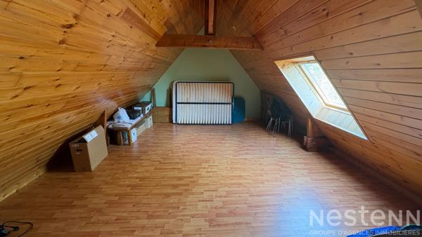 Maison familiale lumineuse exposée plein Sud avec 4 chambres et terrain constructible de 2 240 m²