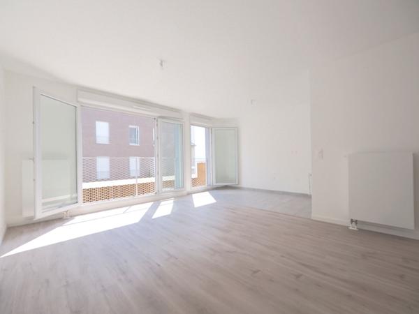 Appartement Romainville 3 pièce(s) 64 m2 loi Carrez