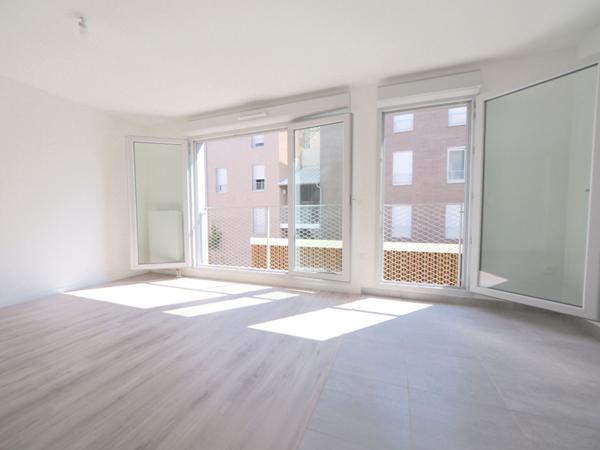 Appartement Romainville 3 pièce(s) 64 m2 loi Carrez
