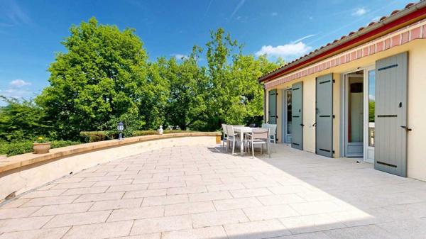 Maison contemporaine - Saint-cyprien Maison de plain-pied 3 chambres avec dépendances dont un garage pour camping car et piscine en plein cœur du Périgord Noir