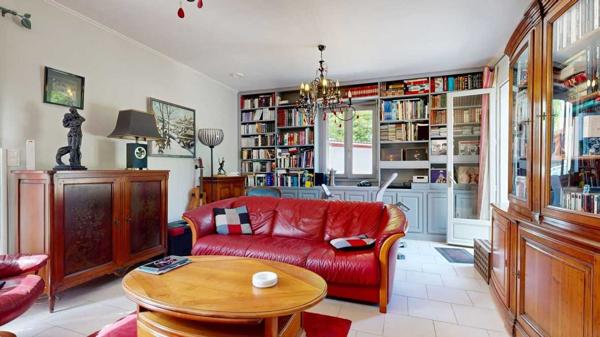Maison contemporaine - Saint-cyprien Maison de plain-pied 3 chambres avec dépendances dont un garage pour camping car et piscine en plein cœur du Périgord Noir