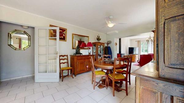 Maison contemporaine - Saint-cyprien Maison de plain-pied 3 chambres avec dépendances dont un garage pour camping car et piscine en plein cœur du Périgord Noir