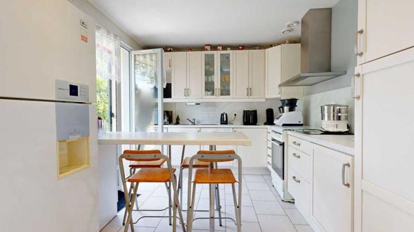 Maison contemporaine - Saint-cyprien Maison de plain-pied 3 chambres avec dépendances dont un garage pour camping car et piscine en plein cœur du Périgord Noir