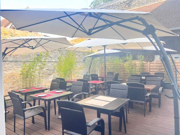 Fonds de commerce restaurant asiatique de charme + appartement dans la cité médiévale de Senlis