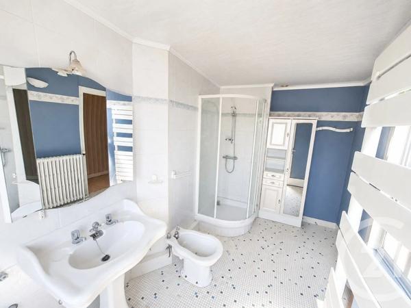 Maison à vendre  7 pièces - 130,59 m 2   CHATEAUBRIANT  - 44