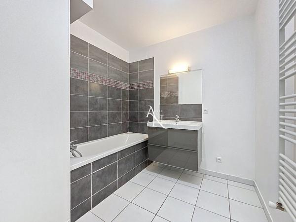 Appartement à MONTREUIL (93100)
