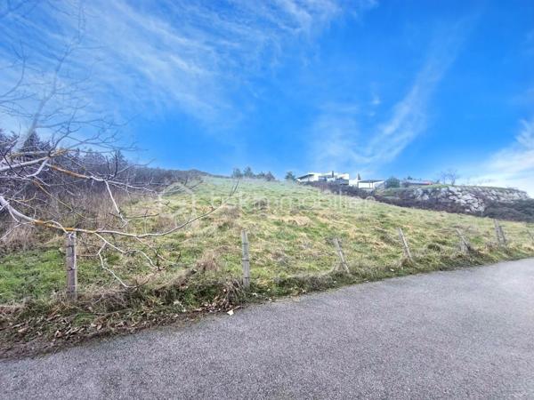 Terrain de 2 037 m²