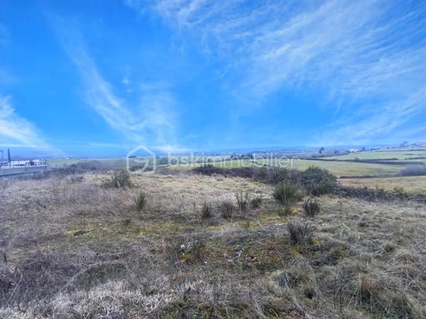 Terrain de 2 037 m²