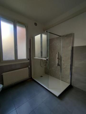 T2 - Proche Métro Robespierre - Meublé