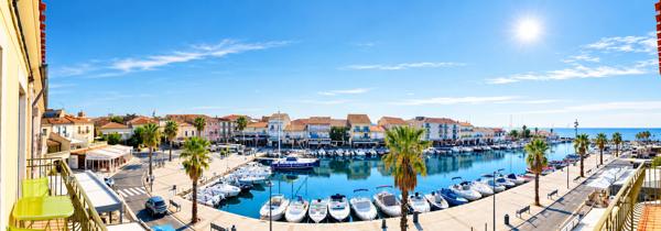 Superbe T2 meublé de 70 m² avec balcon et vue panoramique sur le port de Mèze et l'étang de Thau