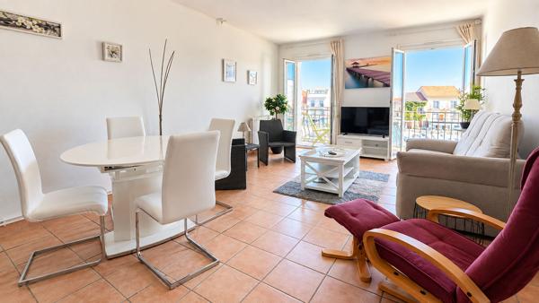 Superbe T2 meublé de 70 m² avec balcon et vue panoramique sur le port de Mèze et l'étang de Thau
