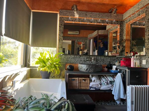 Maison à vendre    6 pièces •  Grimaud