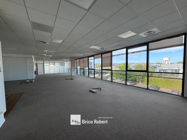 A louer - LE SOLEIL LEVANT - Bureaux rénovés - Champagne au Mont d'or