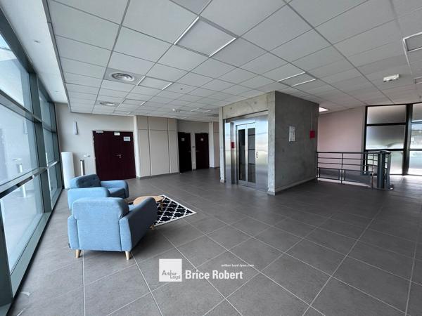 A louer - LE SOLEIL LEVANT - Bureaux rénovés - Champagne au Mont d'or