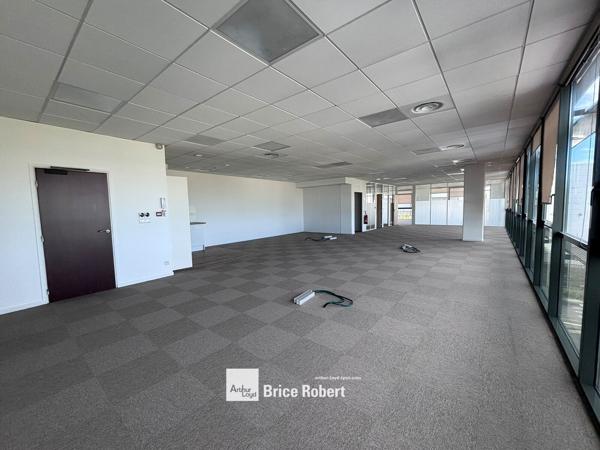 A louer - LE SOLEIL LEVANT - Bureaux rénovés - Champagne au Mont d'or