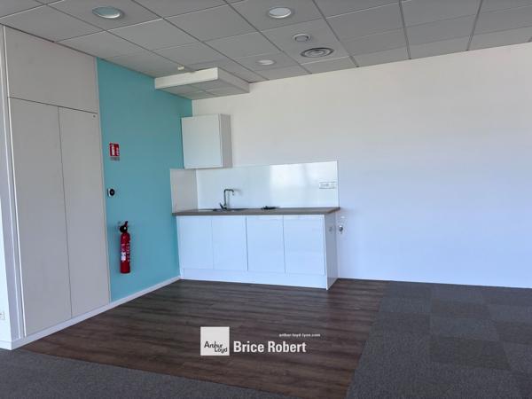 A louer - LE SOLEIL LEVANT - Bureaux rénovés - Champagne au Mont d'or