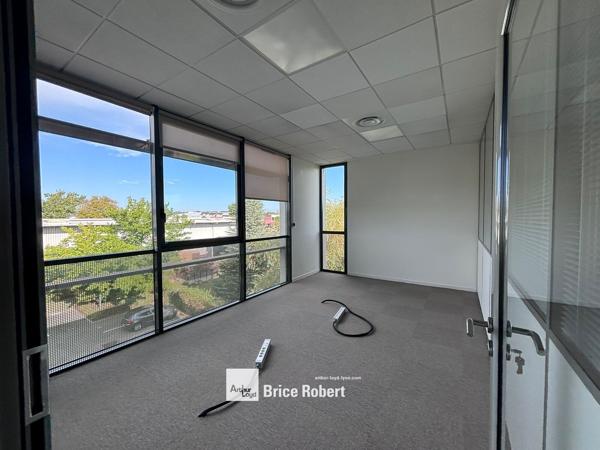 A louer - LE SOLEIL LEVANT - Bureaux rénovés - Champagne au Mont d'or