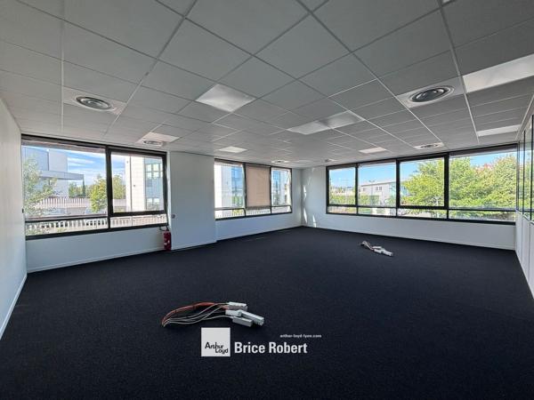 A louer - LE SOLEIL LEVANT - Bureaux rénovés - Champagne au Mont d'or