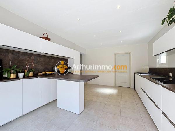 Vente                                                      Maison
                        
                     5 pièces                      155 m2                     à Bourgoin-Jallieu