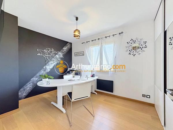Vente                                                      Maison
                        
                     5 pièces                      155 m2                     à Bourgoin-Jallieu