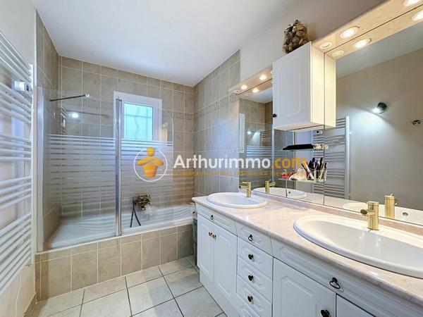 Vente                                                      Maison
                        
                     5 pièces                      155 m2                     à Bourgoin-Jallieu