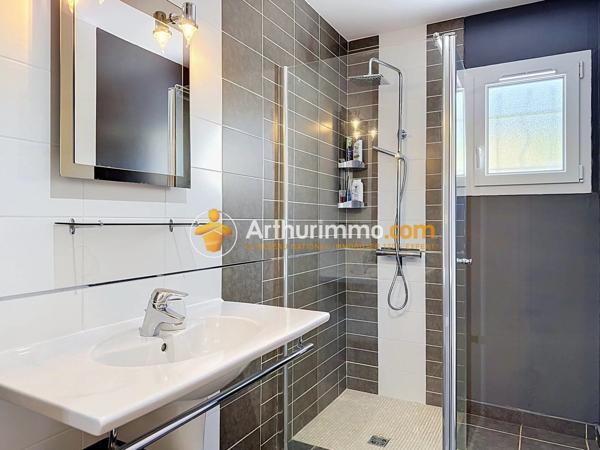 Vente                                                      Maison
                        
                     5 pièces                      155 m2                     à Bourgoin-Jallieu