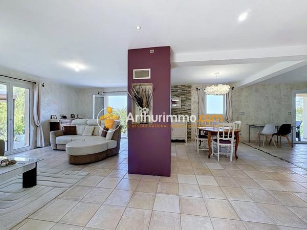 Vente                                                      Maison
                        
                     5 pièces                      155 m2                     à Bourgoin-Jallieu
