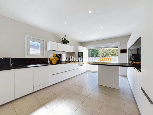 Vente                                                      Maison
                        
                     5 pièces                      155 m2                     à Bourgoin-Jallieu