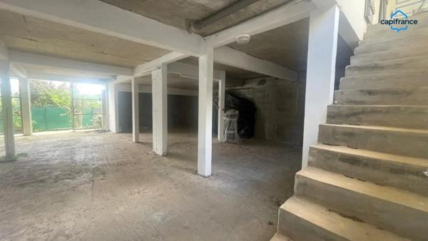 Vente spacieuse maison type F5 dans zone pavillonnaire rurale au Lamentin (97232).