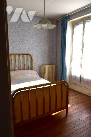 Maison bourgeoise de 140 m²,7 pièces dont 4 chambres,2 salles d’eau, sous-sol, jardin Parcelle 676m²