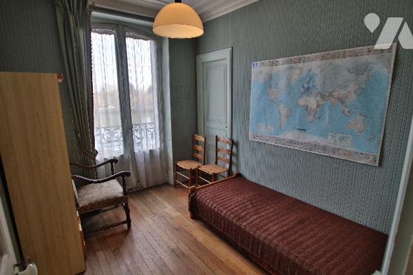 Maison bourgeoise de 140 m²,7 pièces dont 4 chambres,2 salles d’eau, sous-sol, jardin Parcelle 676m²