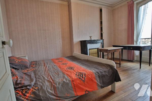 Maison bourgeoise de 140 m²,7 pièces dont 4 chambres,2 salles d’eau, sous-sol, jardin Parcelle 676m²