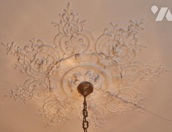 Maison bourgeoise de 140 m²,7 pièces dont 4 chambres,2 salles d’eau, sous-sol, jardin Parcelle 676m²